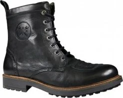 John Doe Falcon, Stiefel